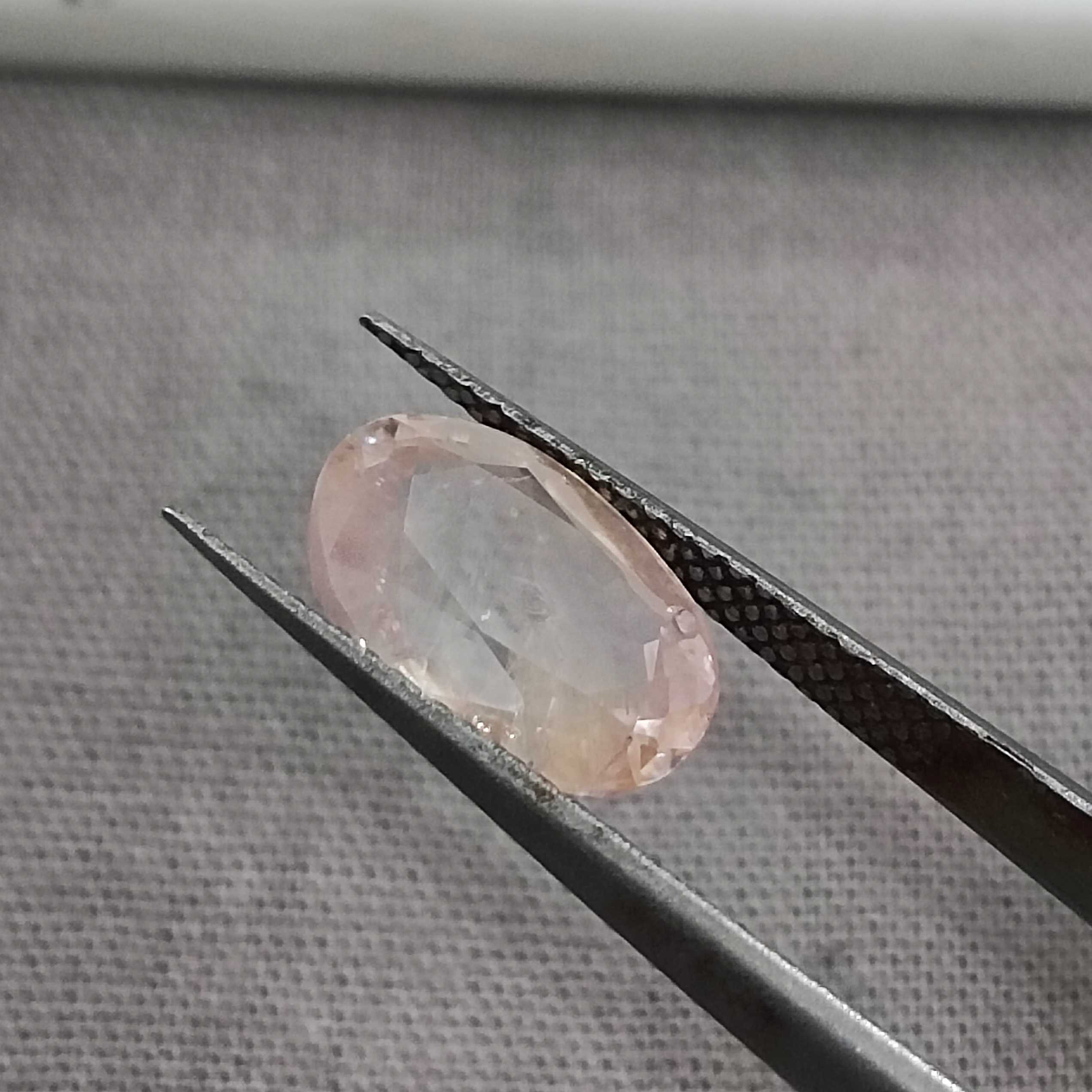 3.67cts IGI certified sunset oval cut unheated Ceylonese padparadscha sapphire gem