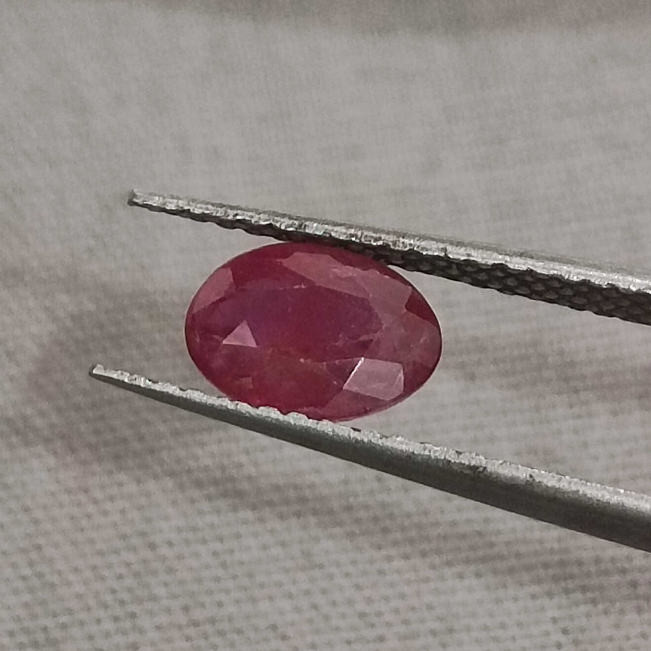 0.99ct GSI (USA) certified natural glossy red oval mixed cut unheated ruby gemstone