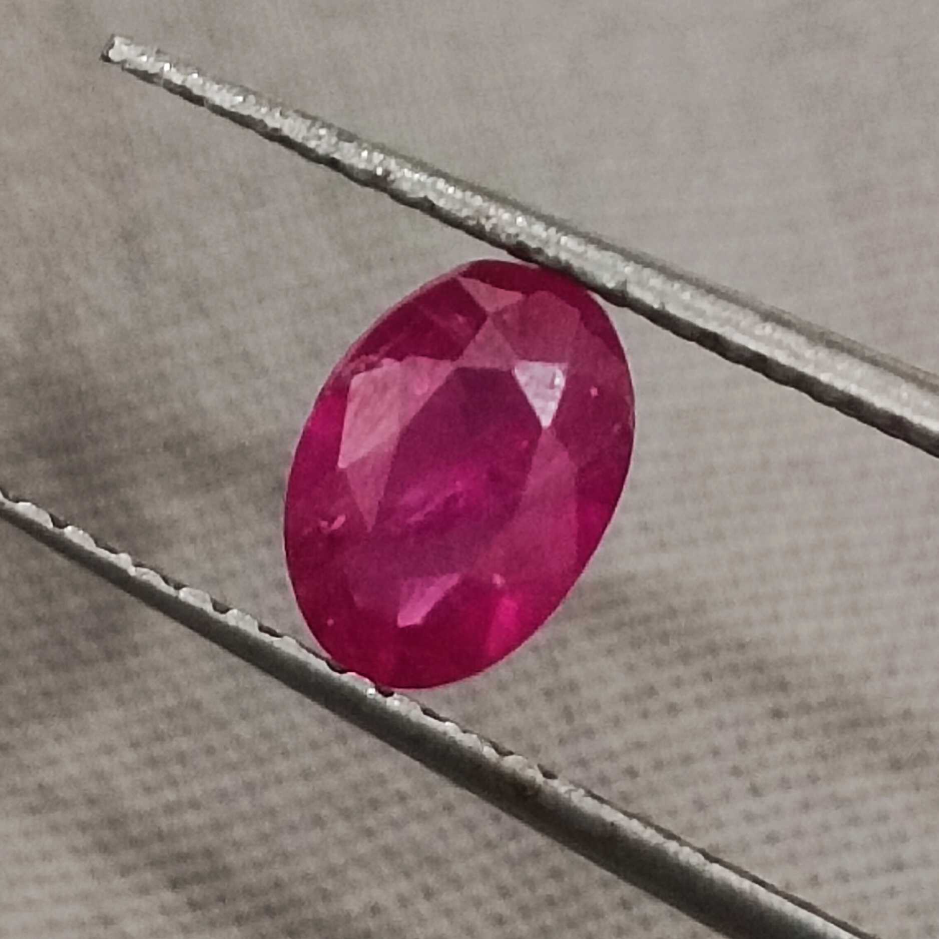 0.90ct GSI certified slightly pinkish red oval mixed natural Mozambique ruby /