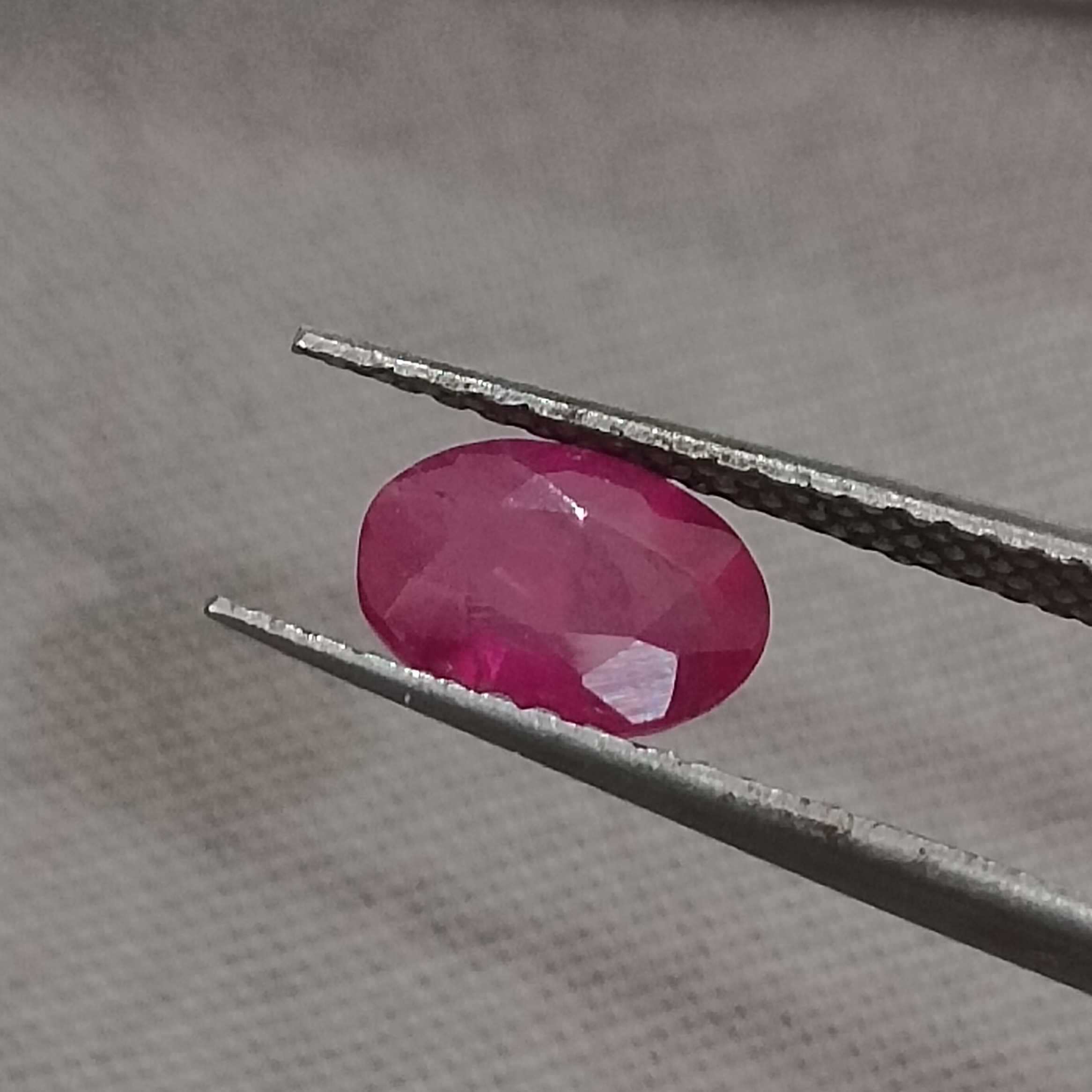 0.90ct GSI certified slightly pinkish red oval mixed natural Mozambique ruby 