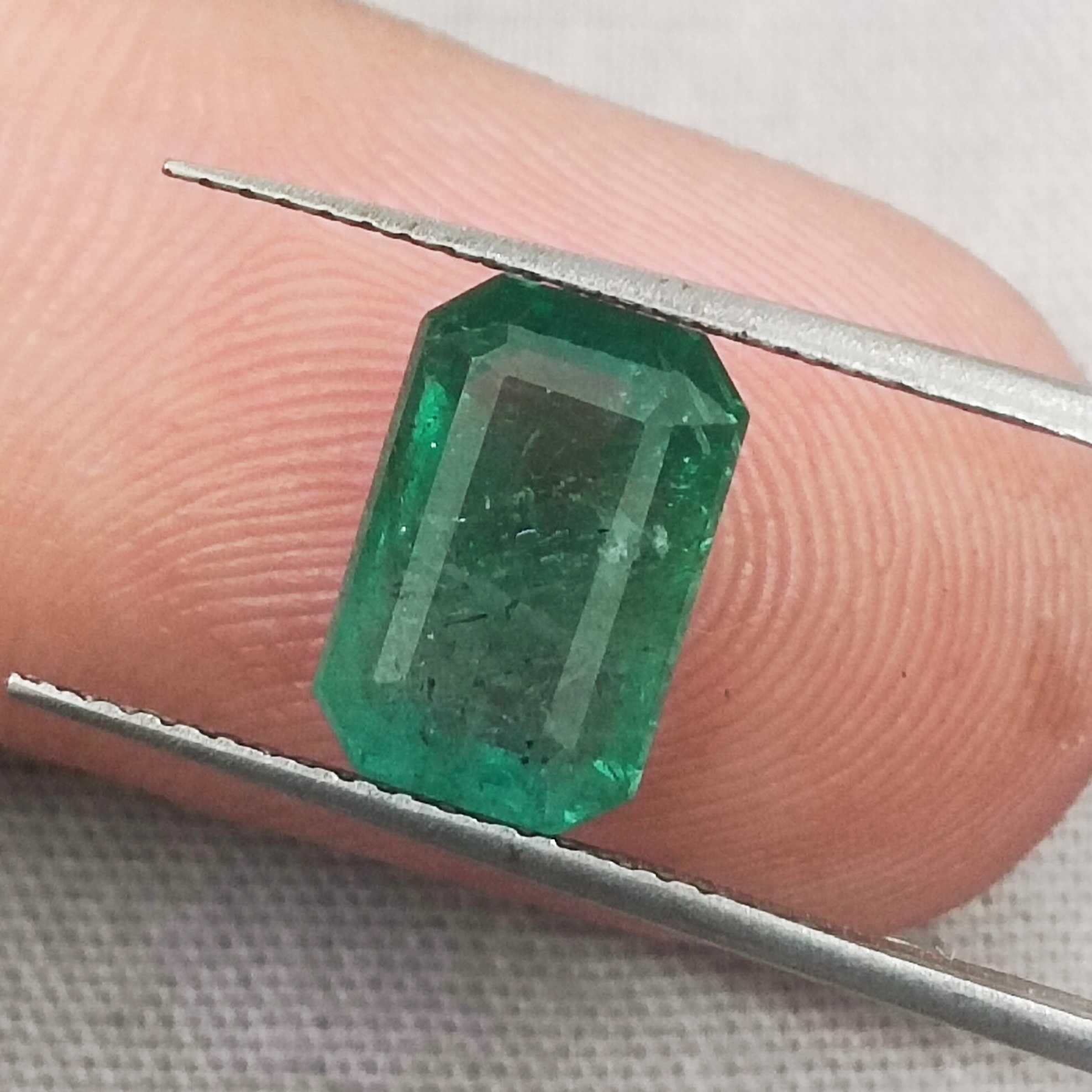 3.19ct GSI certy forest green colour octagon cut emerald gem/