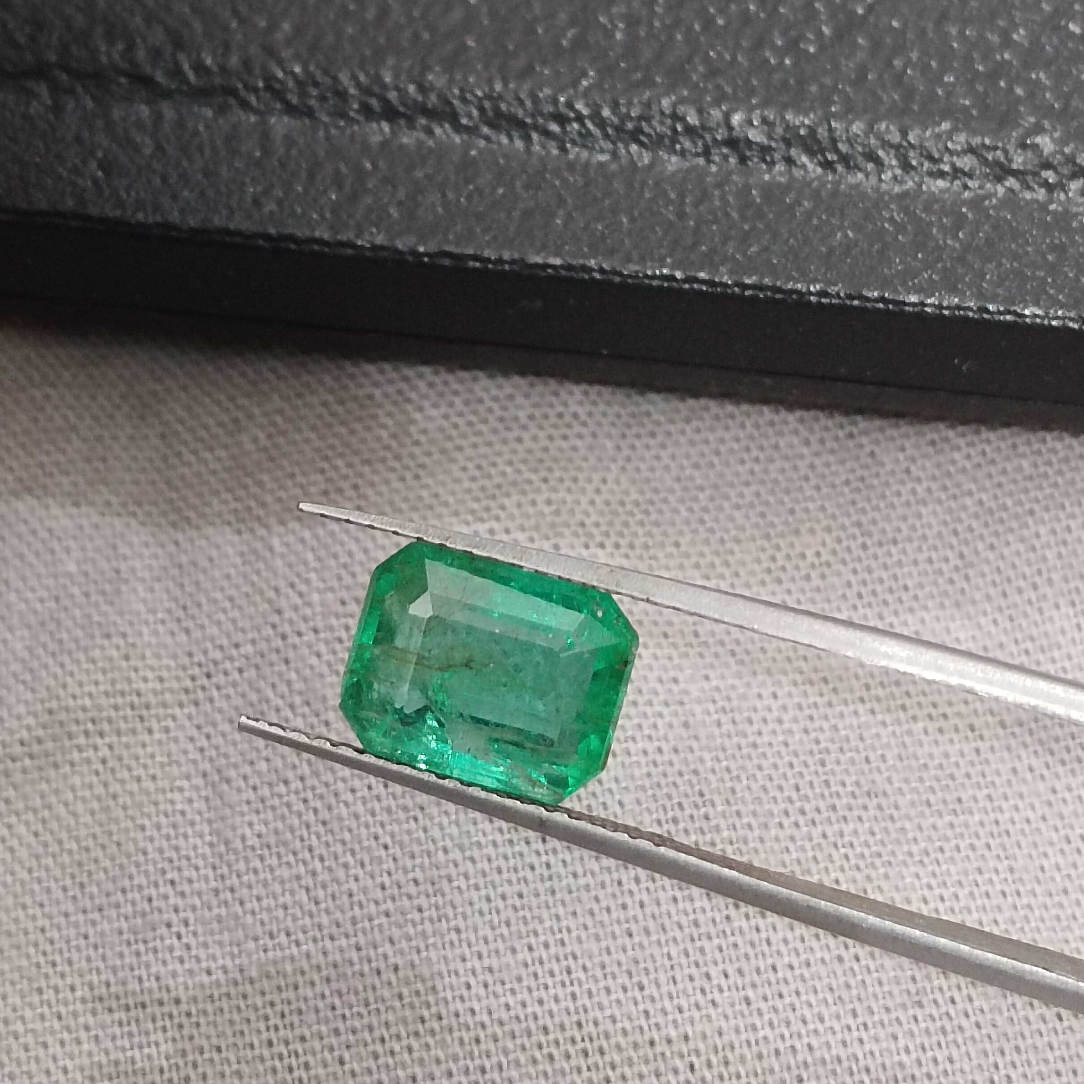 2.32cts GSI certified vivid green octagon cut Panjshir emerald gemstone 