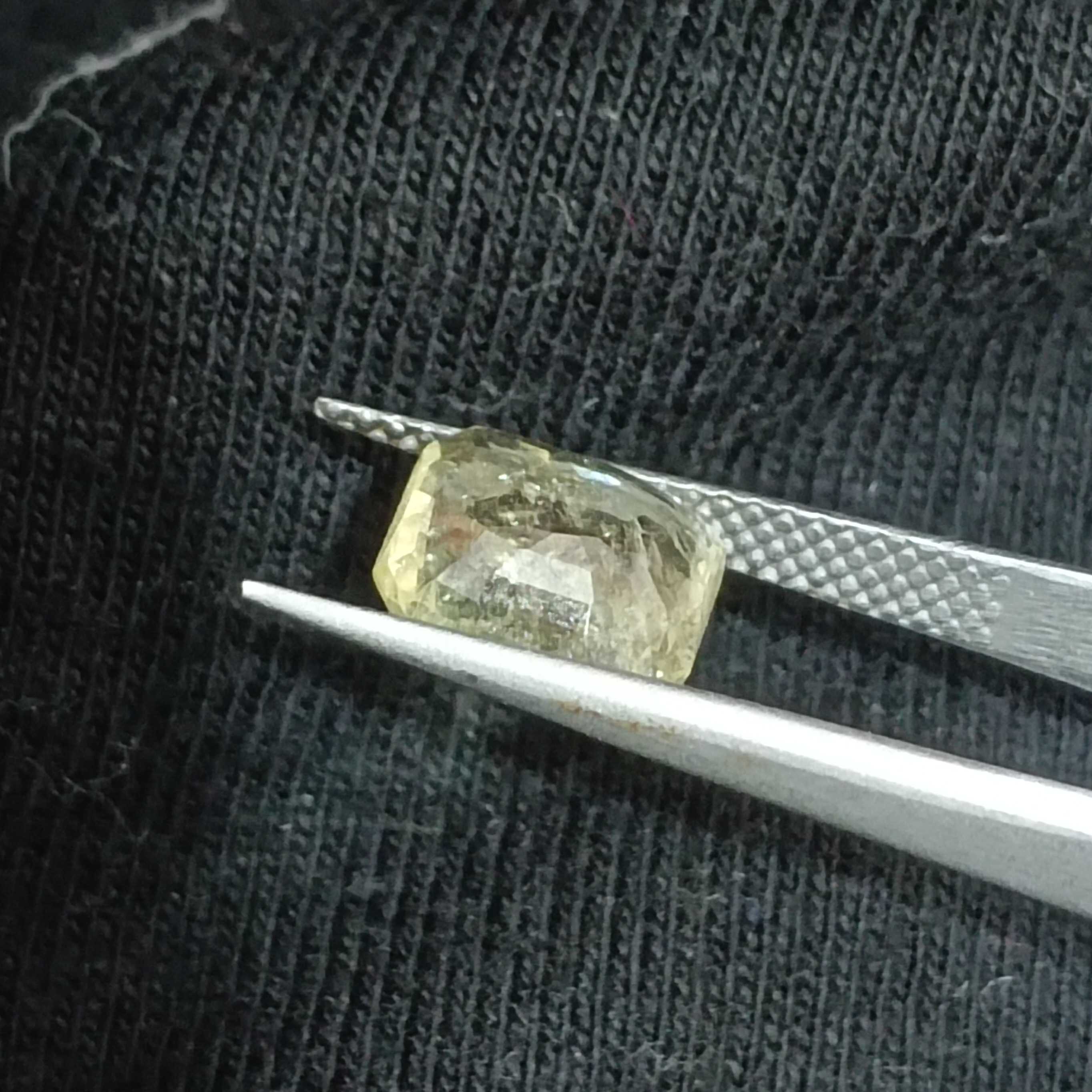 2.23cts GSI natural sunshine yellow square shape unheated Ceylon sapphire gem