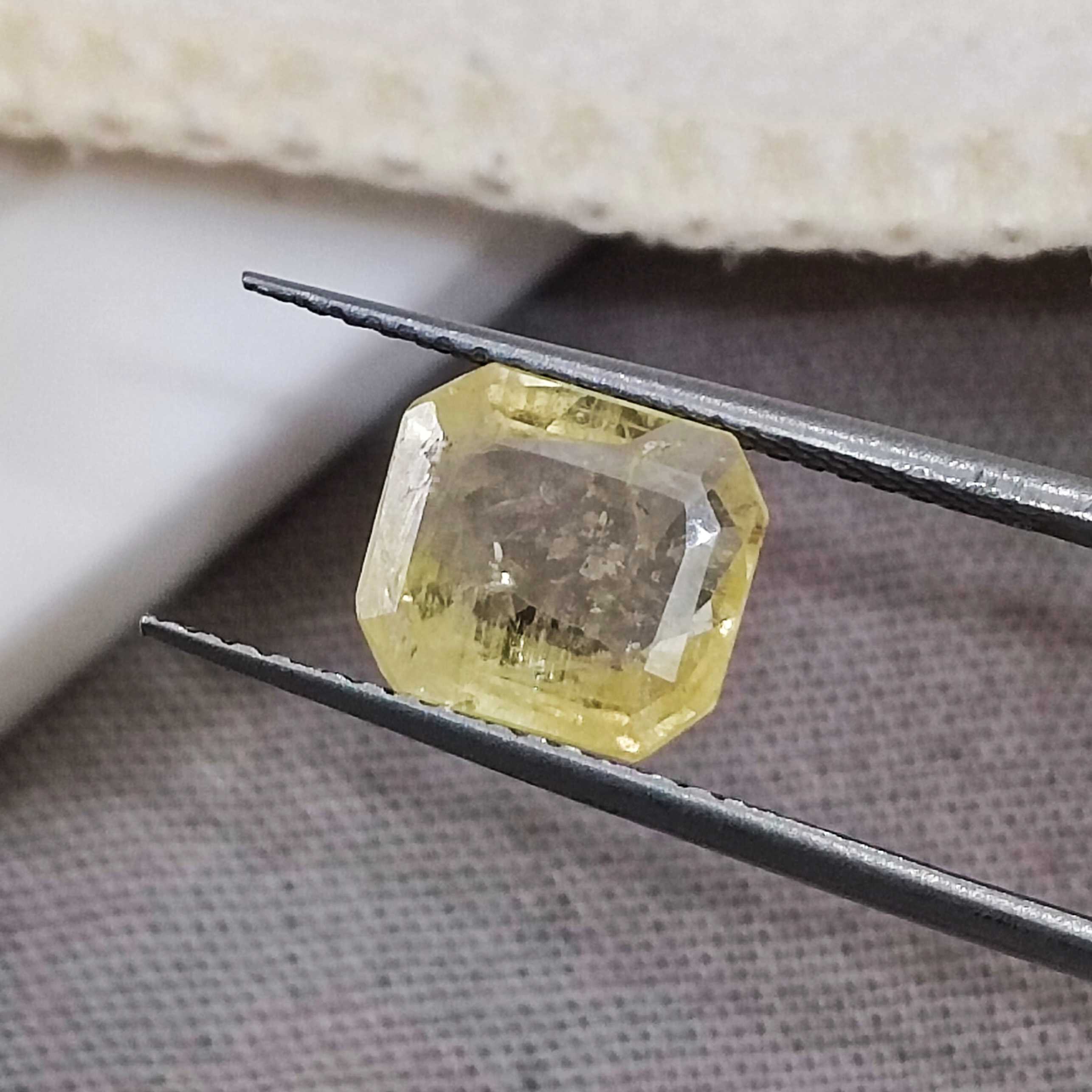 2.23cts GSI natural sunshine yellow square shape unheated Ceylon sapphire gem