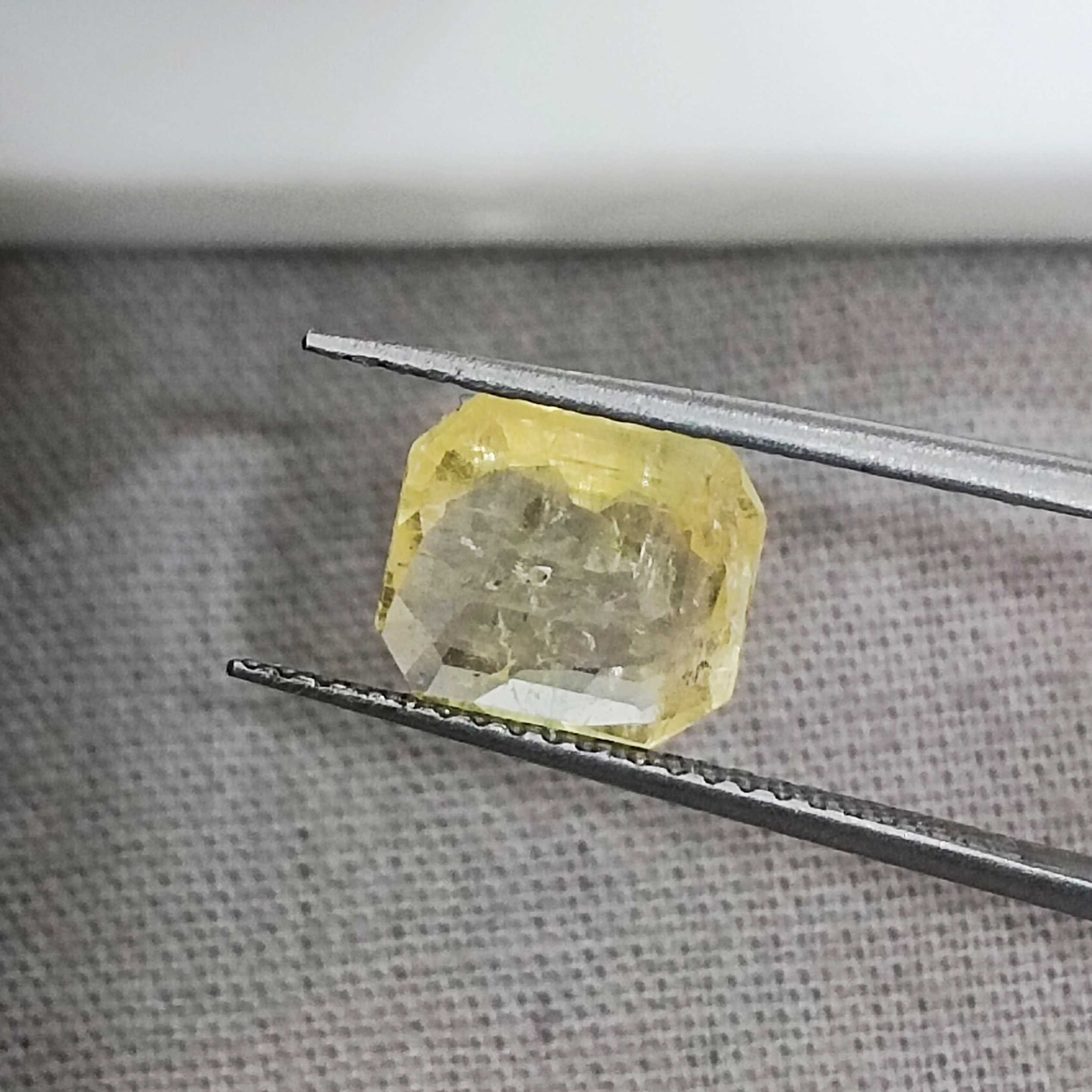 2.23cts GSI natural sunshine yellow square shape unheated Ceylon sapphire gem