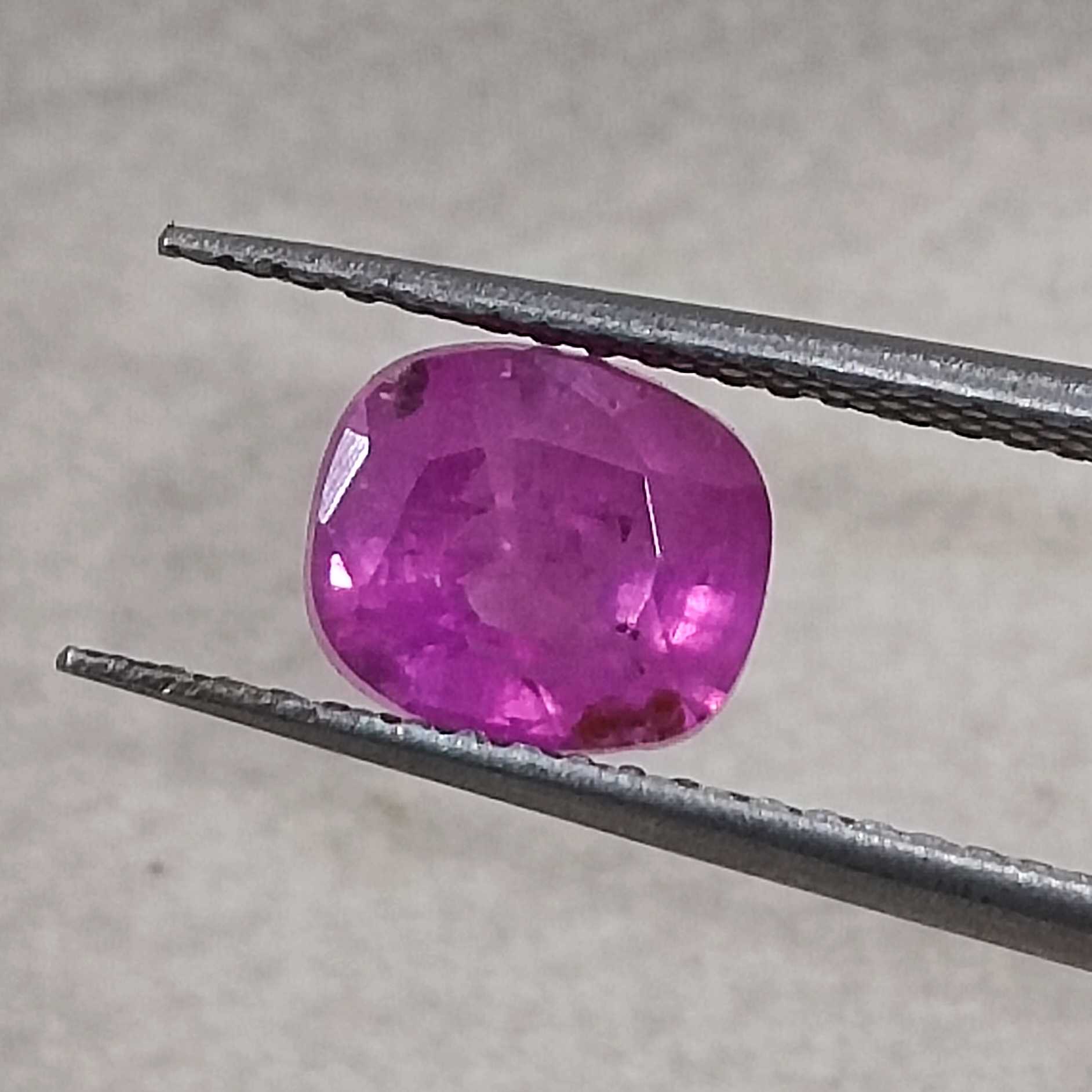 1.81cts GSI certified vivid deep pink cushion mixed unheated Ceylon sapphire stone
