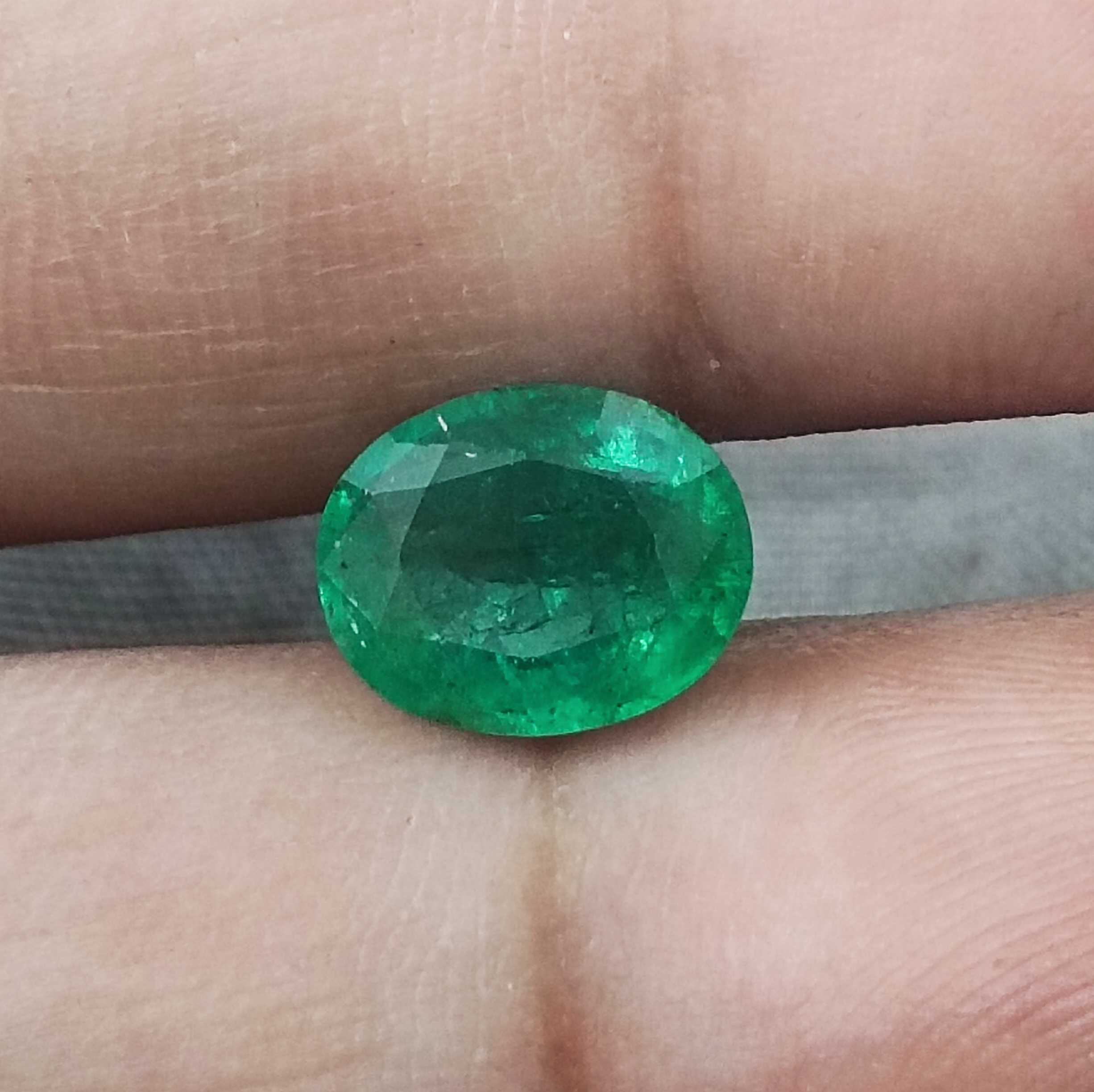 2.57cts GSI natural alpine green oval shaped emerald gemstone 