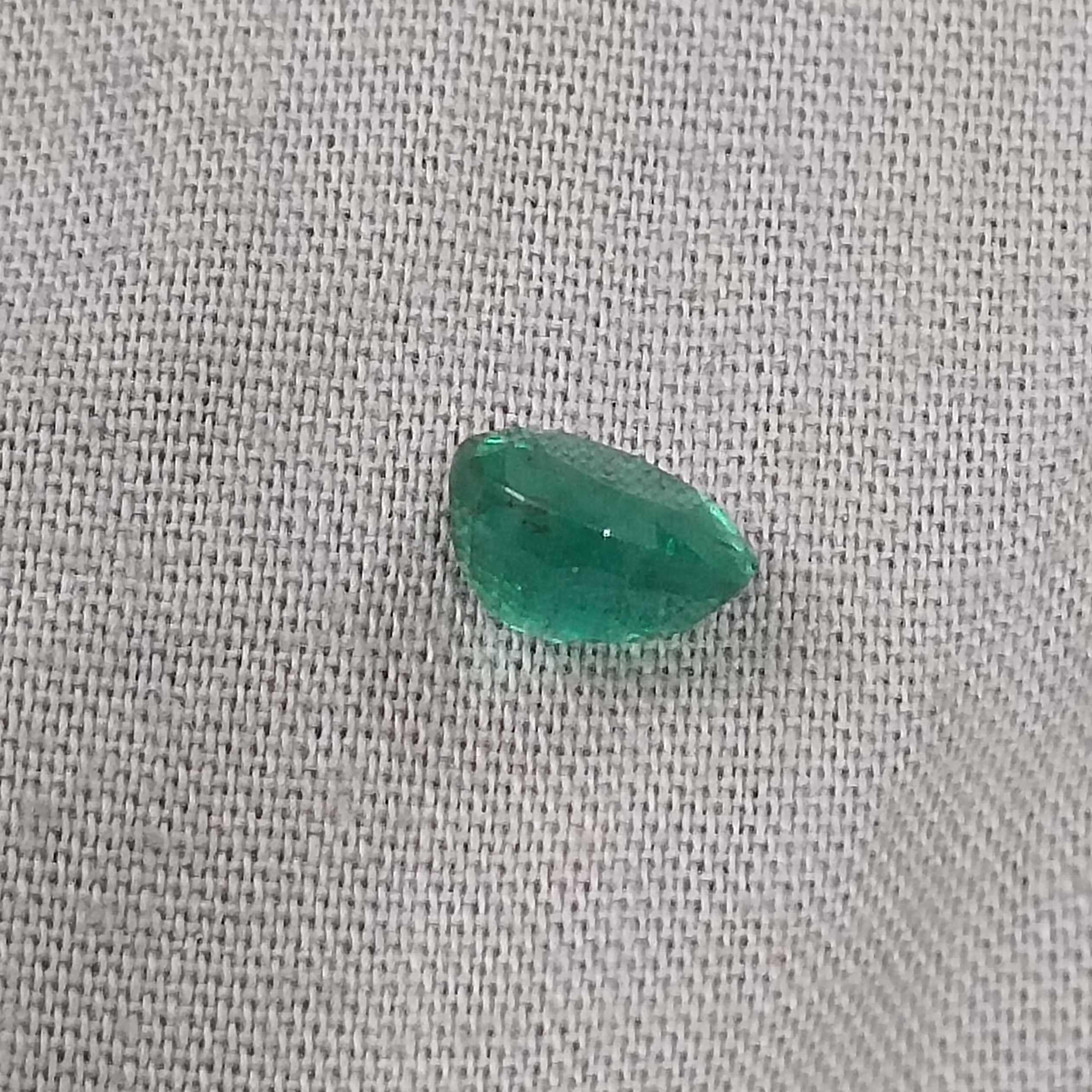 1.29cts GSI certified glass green oval cut emerald gemstone 
