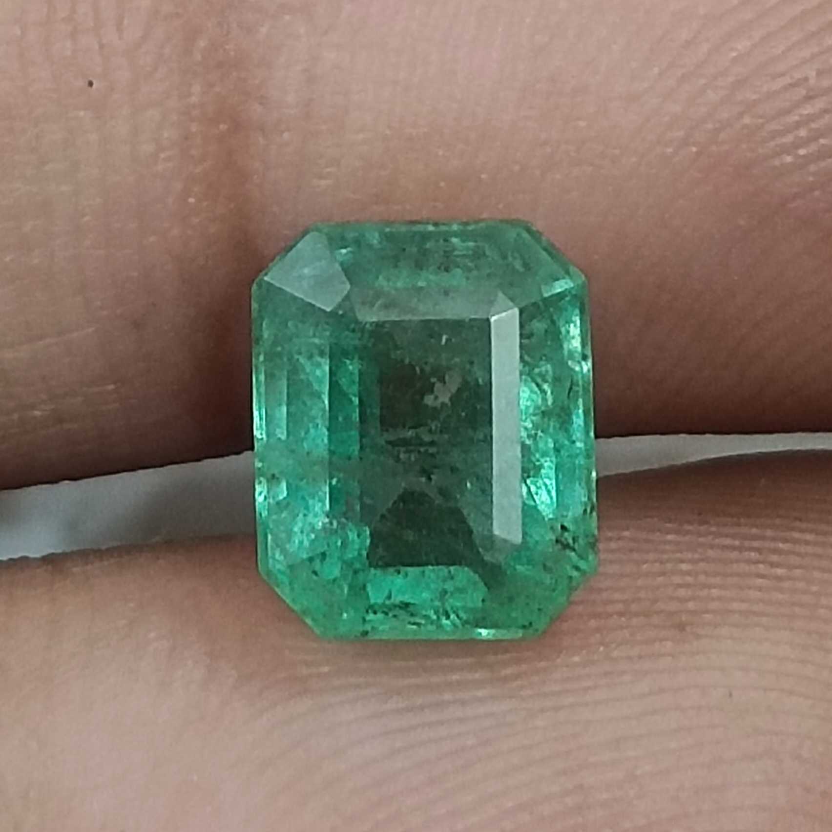 2.27cts certified natural medium light natural green octagon cut emerald stone/