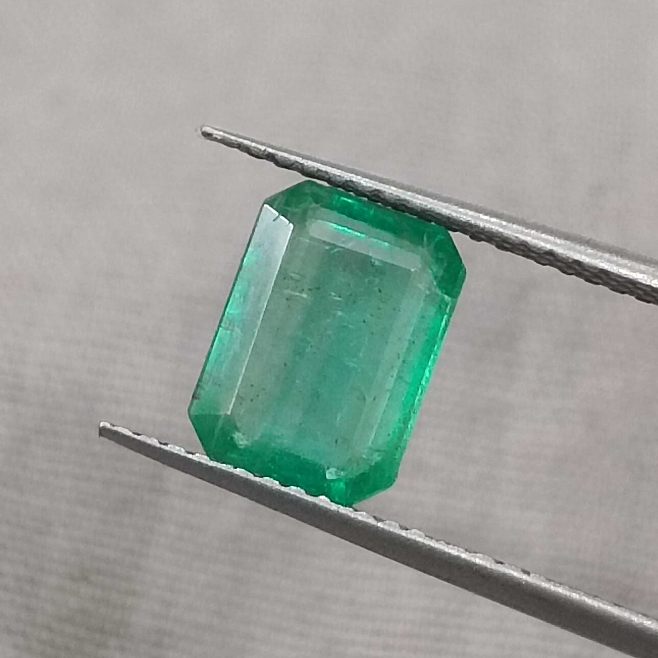 1.75cts certified medium light green octagon cut emerald stone /