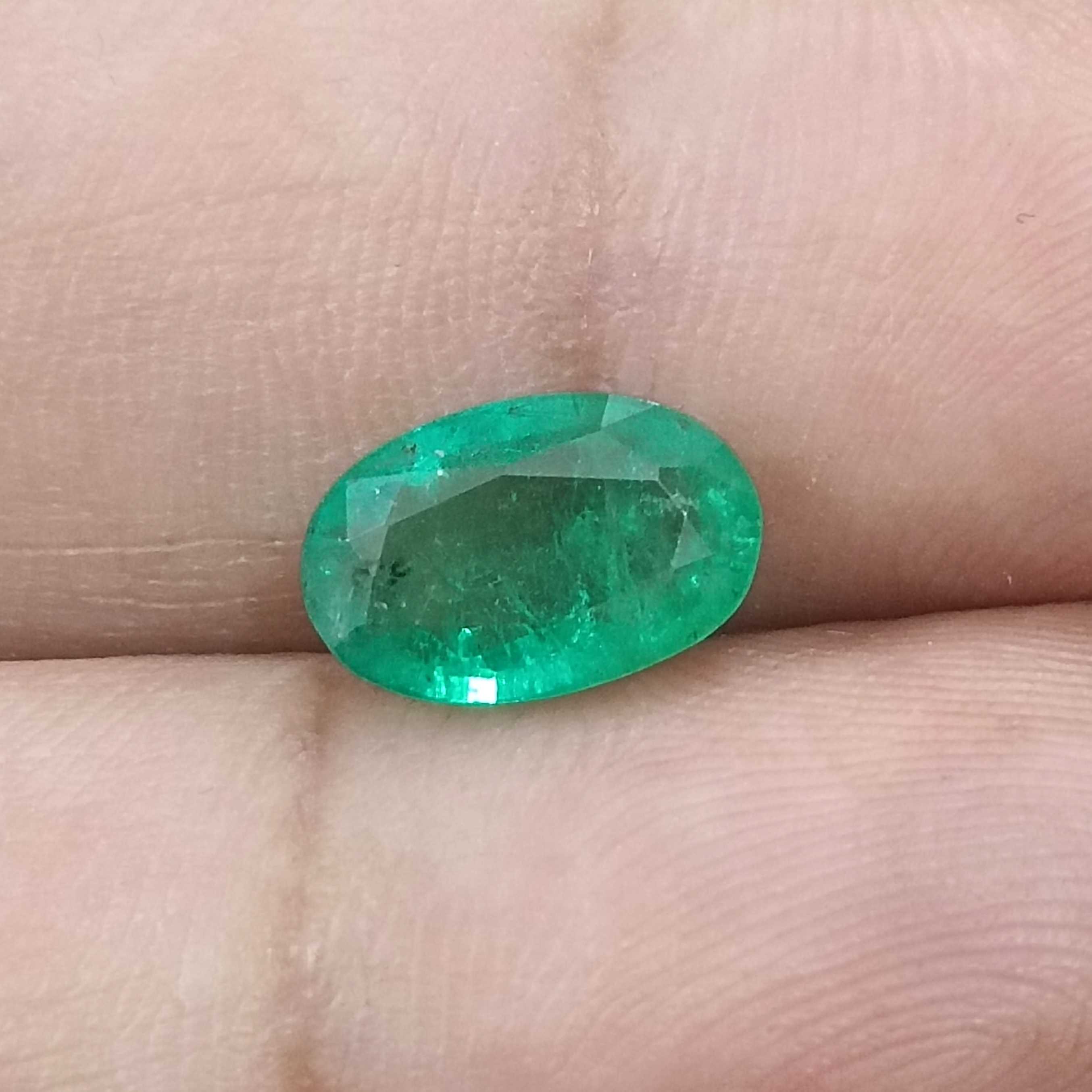 2.32cts GSI certified natural shamrock green Swat oval cut emerald gem