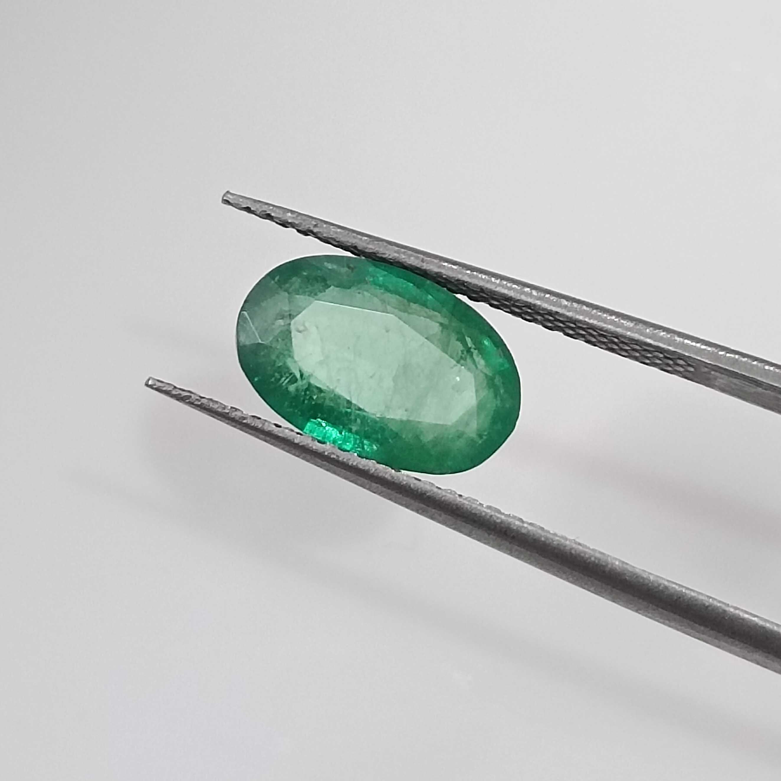 2.32cts GSI certified natural shamrock green Swat oval cut emerald gem