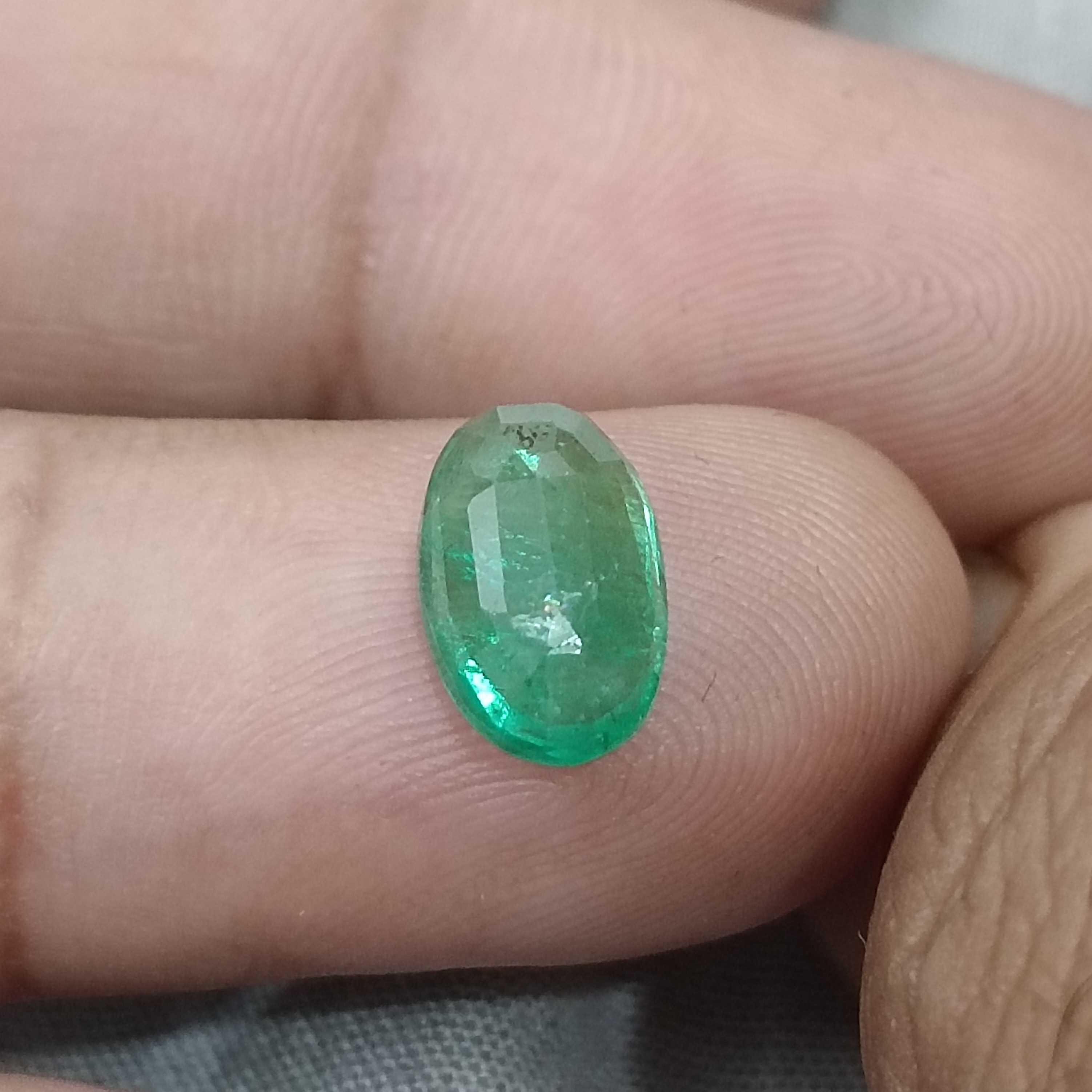 2.32cts GSI certified natural shamrock green Swat oval cut emerald gem