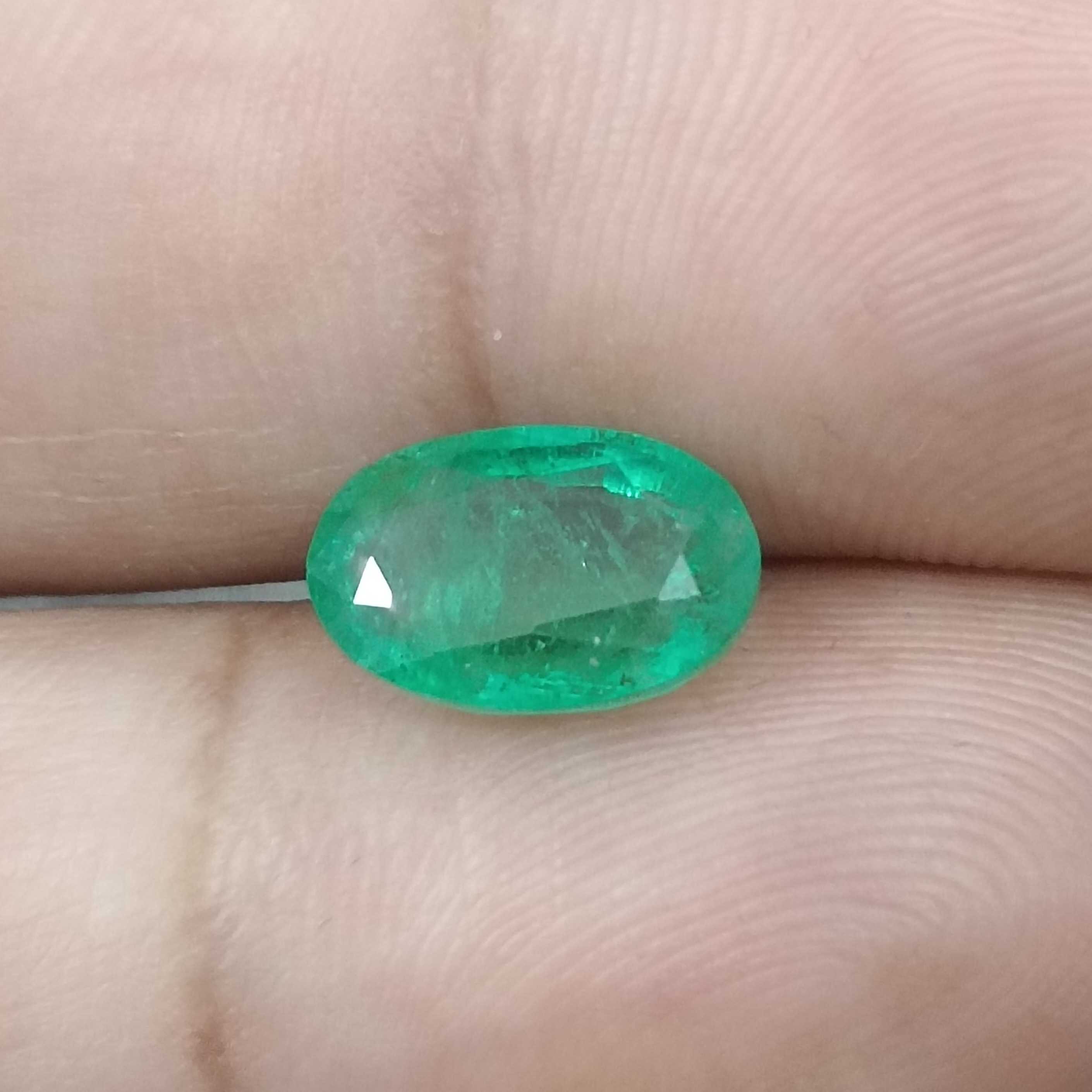 2.32cts GSI certified natural shamrock green Swat oval cut emerald gem