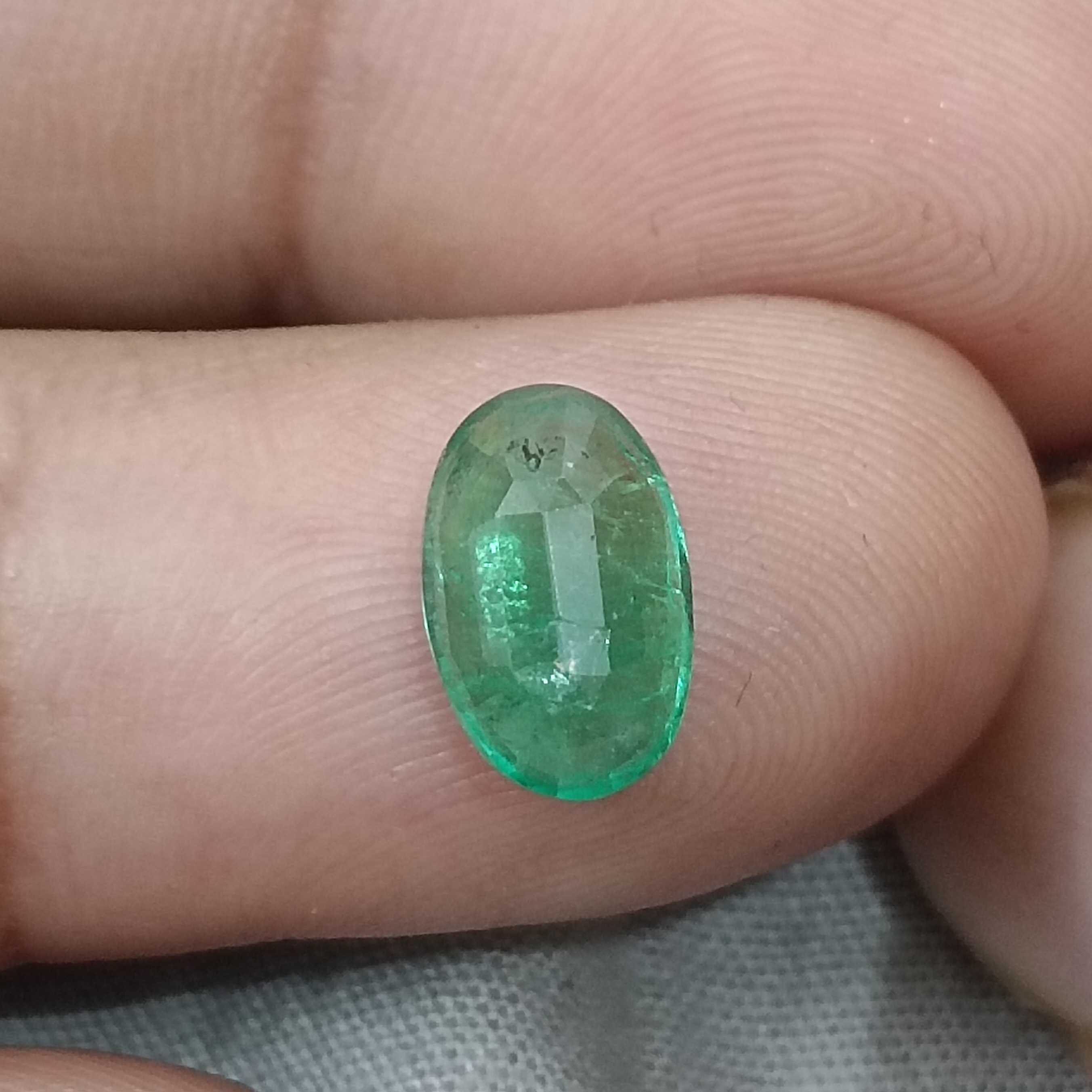 2.32cts GSI certified natural shamrock green Swat oval cut emerald gem