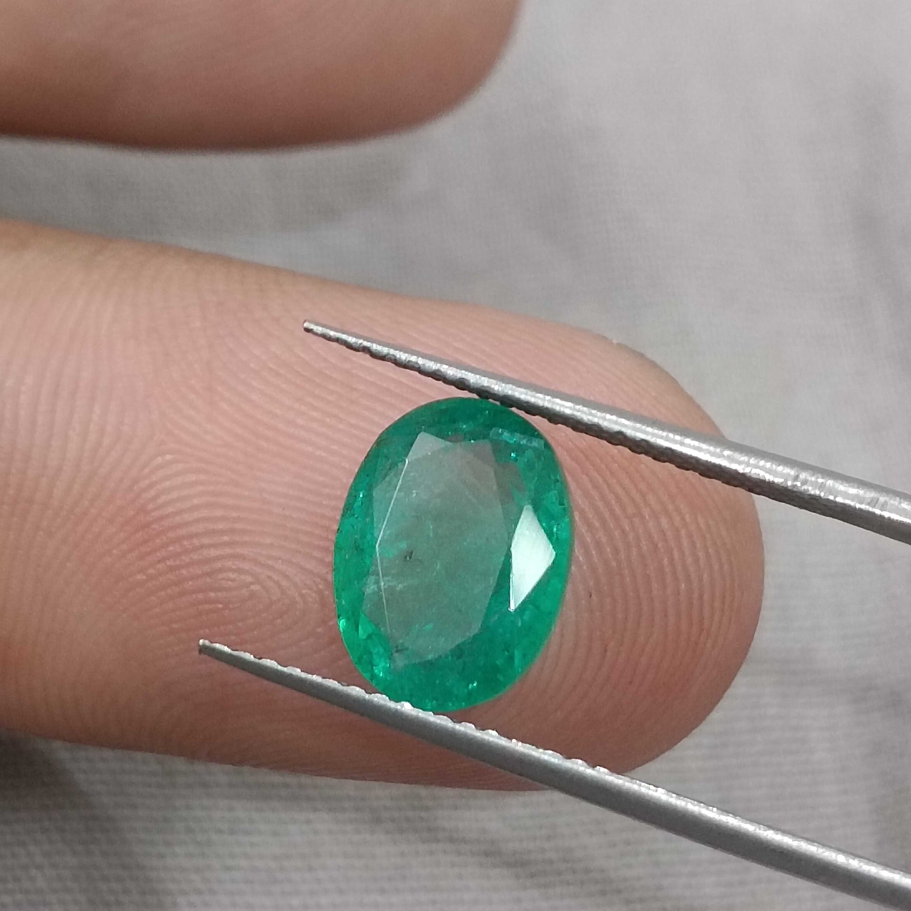 2.51cts GSI (USA) certified vivid golden green oval cut Zambian emerald gemstone 