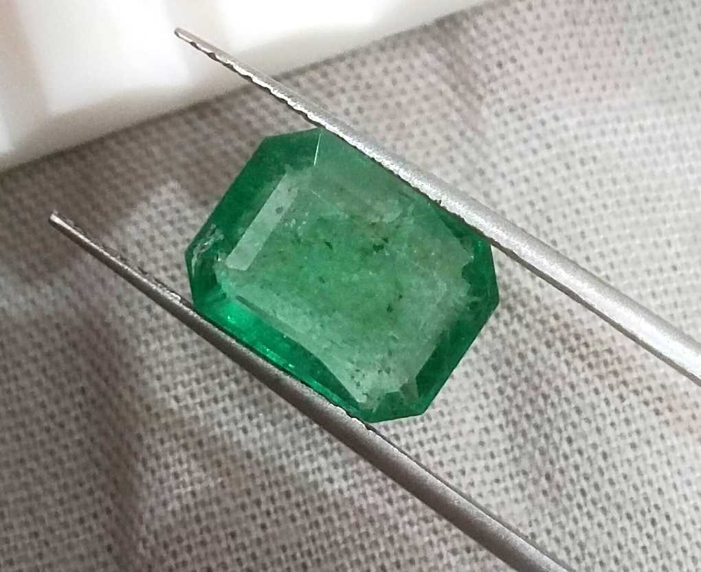 2.91ct GSI certified medium green emerald cut Zambian emerald 