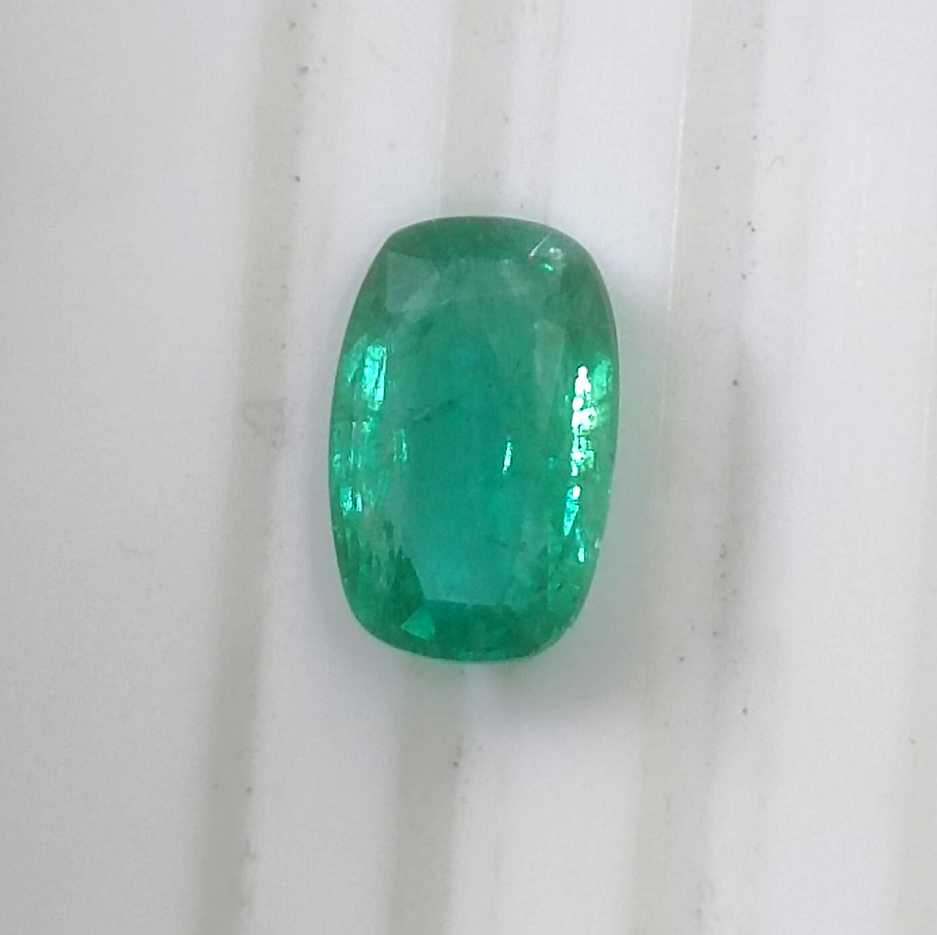 2.86ct GSI certified Shamrock green cushion cut Zambian emerald 