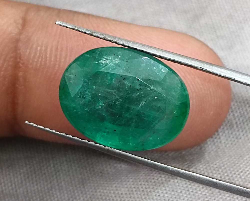 10.21ct Certified big size grass green oval cut Zambian emerald stone