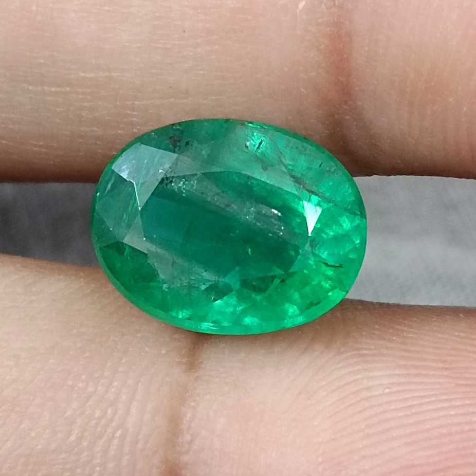 5.72ct vivid grass green oval cut Swat emerald gemstone /
