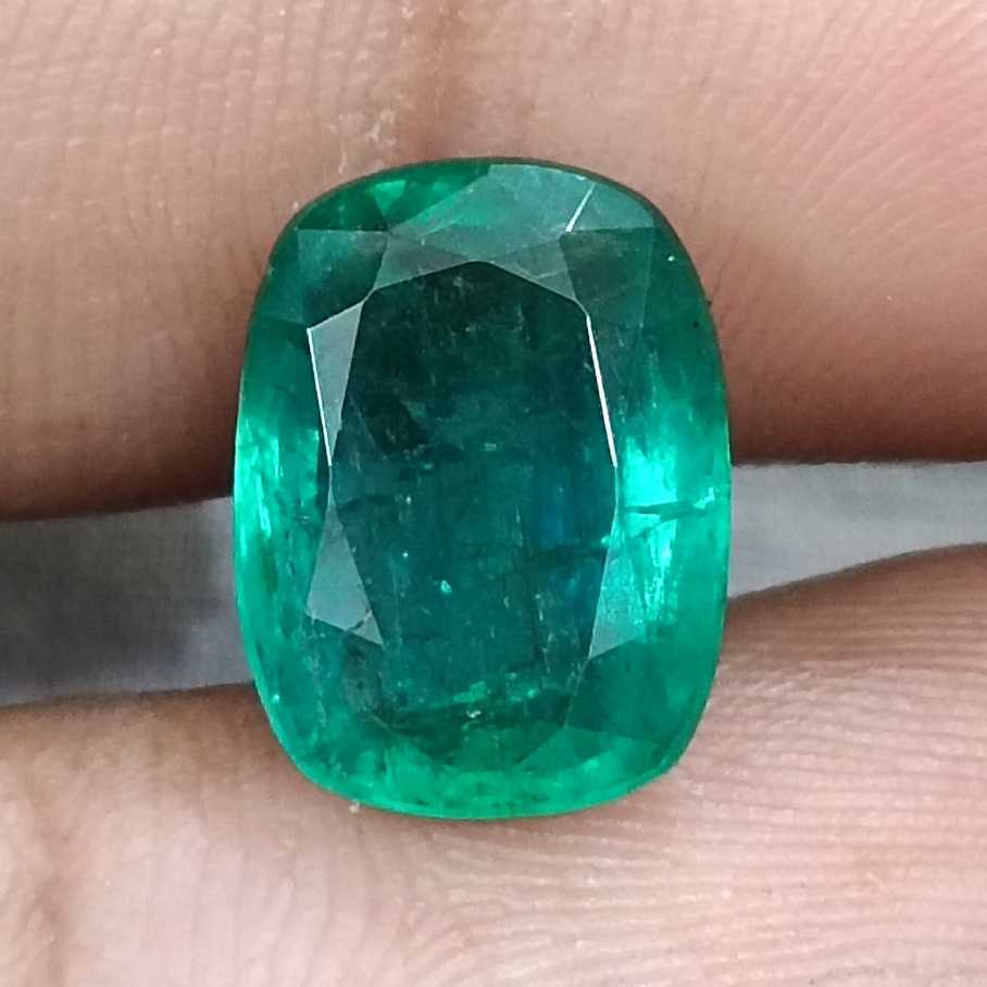 5.36ct deep pure natural green cushion cut Zambian emerald gem/