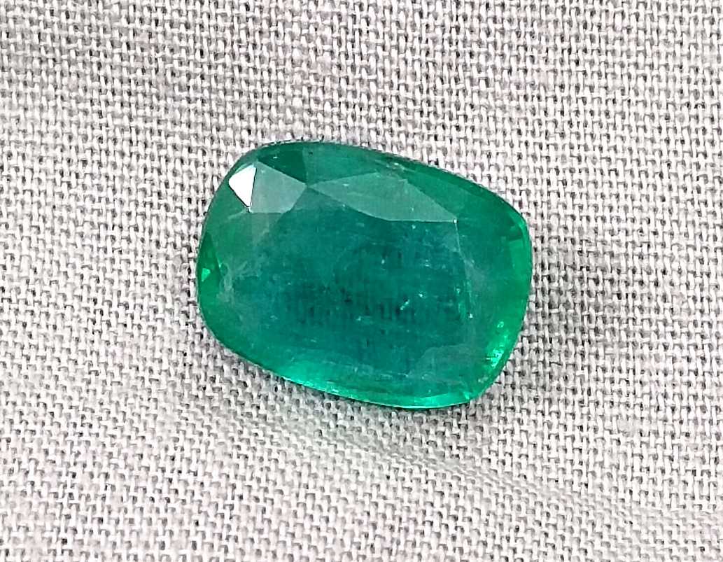 5.36ct deep pure natural green cushion cut Zambian emerald gem