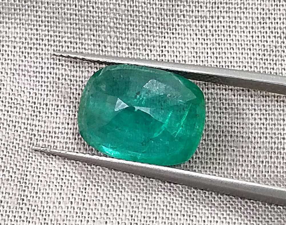 5.36ct deep pure natural green cushion cut Zambian emerald gem