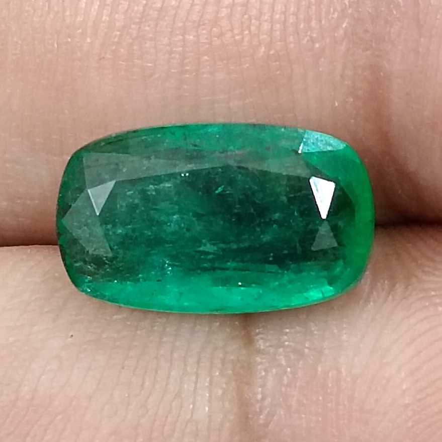 3.99ct deep green colour cushion cut Zambian emerald stone/