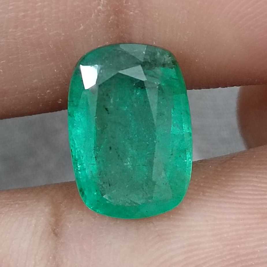 4.87ct medium deep green cushion cut Zambian emerald gem/