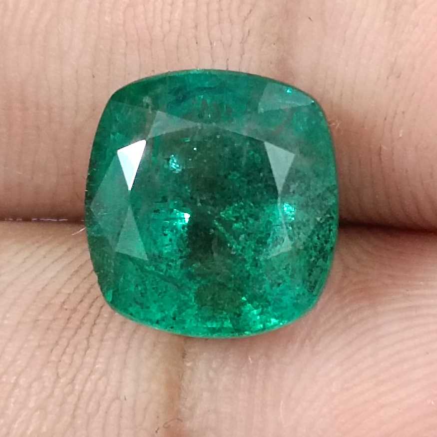 5.50ct deep green cushion cut natural Zambian emerald/