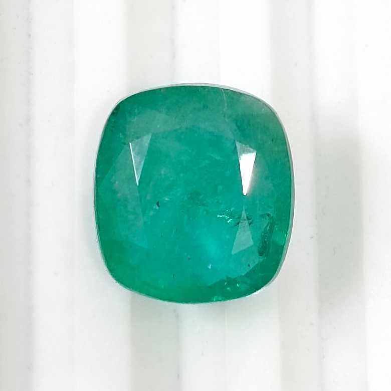 6.86cts Medium green Zambian emerald natural cushion cut gemstone/