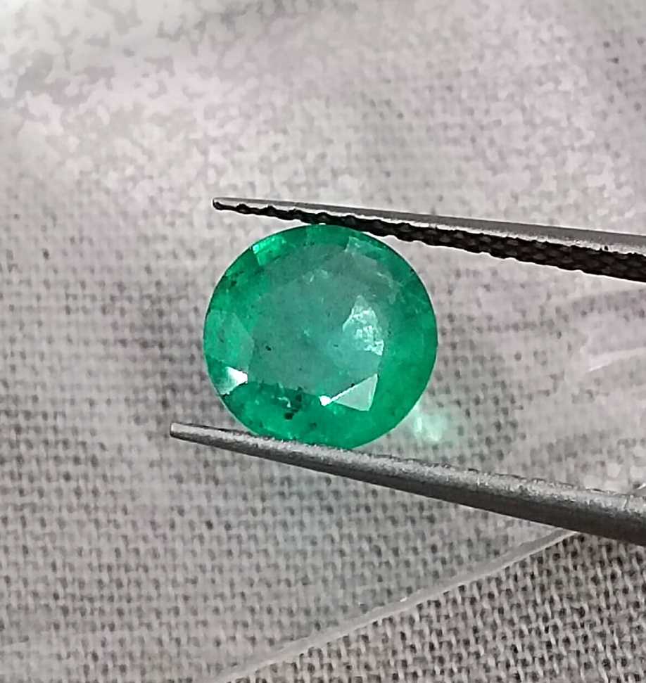 1.00ct GSI certified medium bright shamrock green Zambian emerald round 