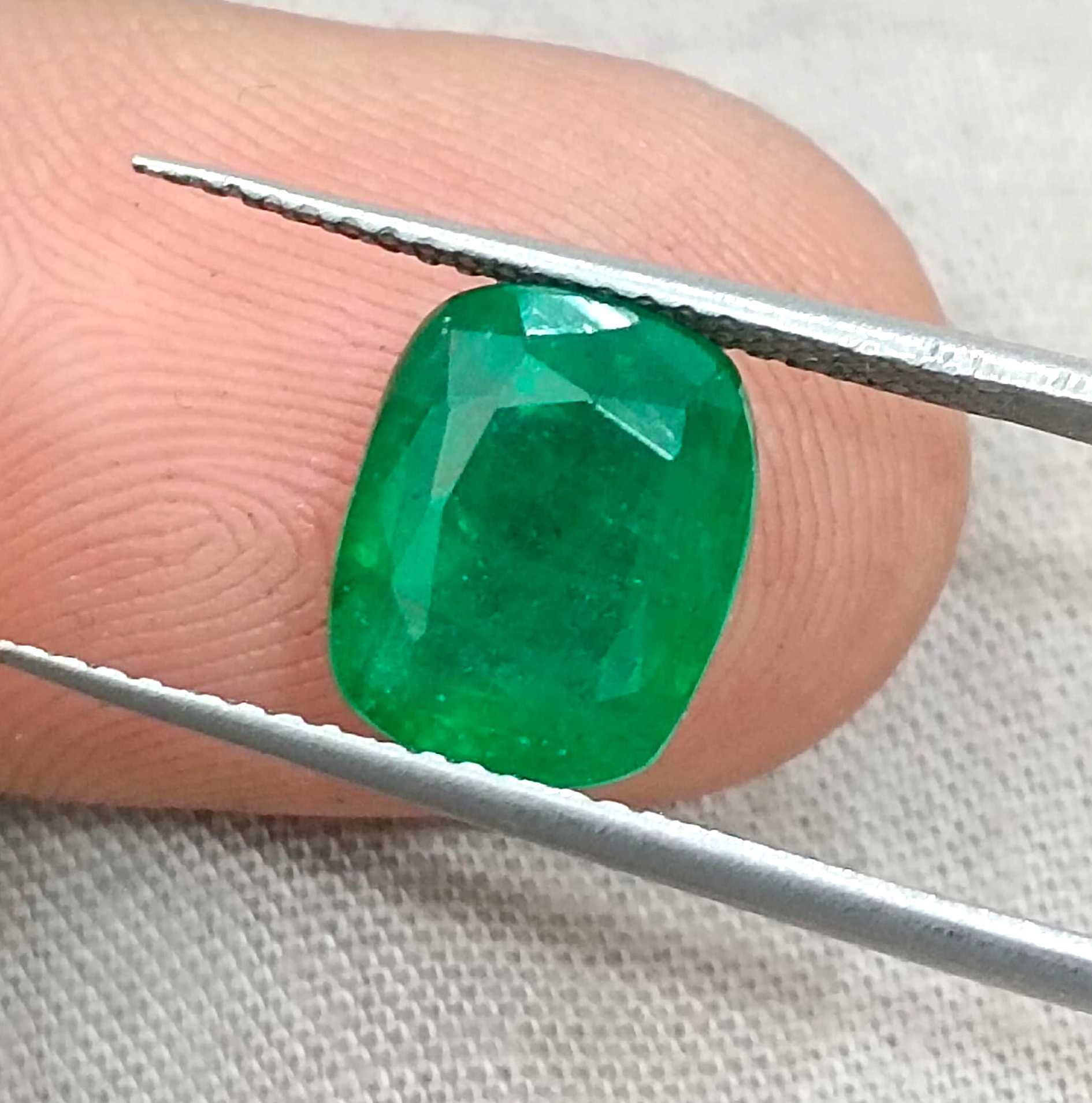 3.34ct Certified natural vivid medium green Zambian emerald cushion cut stone 