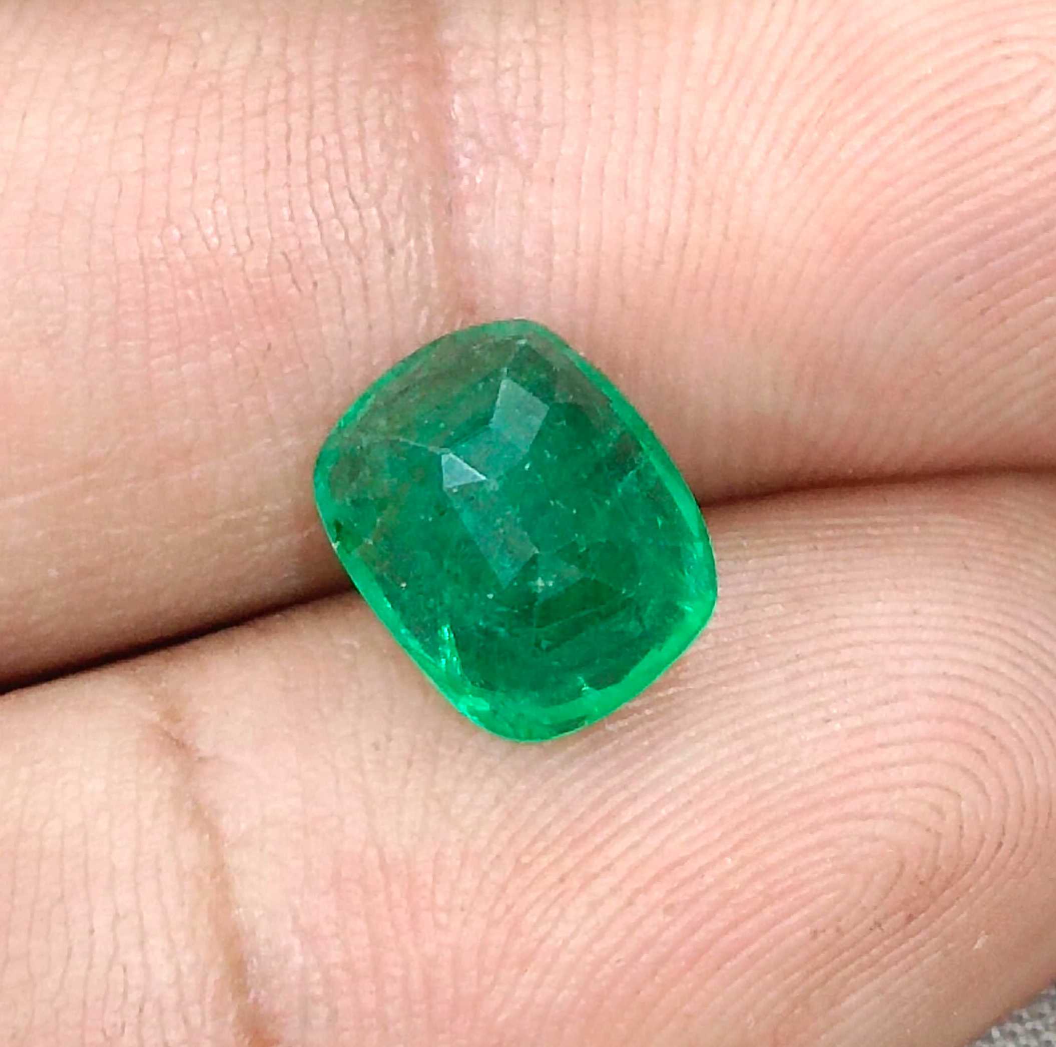 3.34ct Certified natural vivid medium green Zambian emerald cushion cut stone 