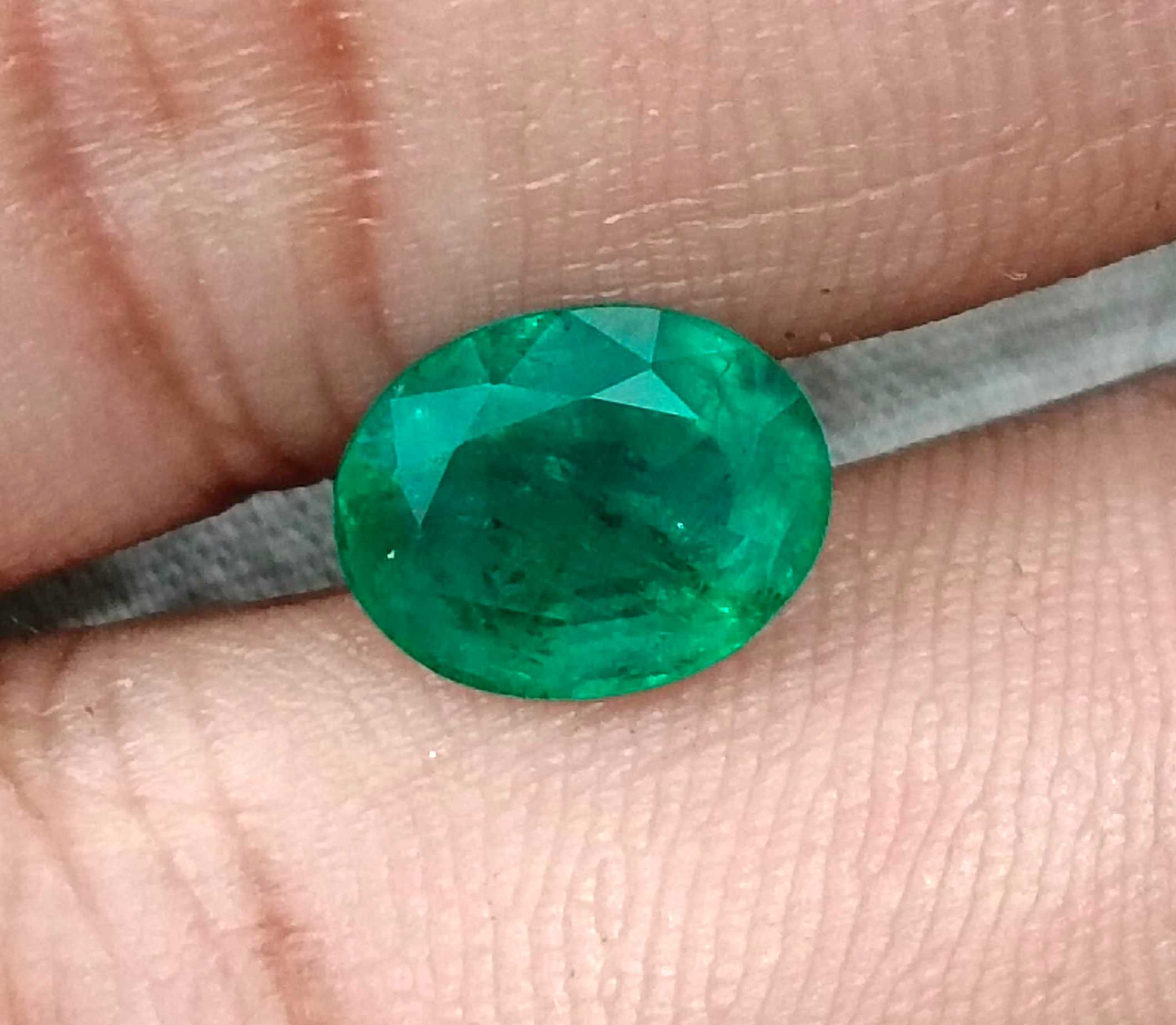 2.67ct GSI certified vivid deep green oval cut Zambian emerald stone 