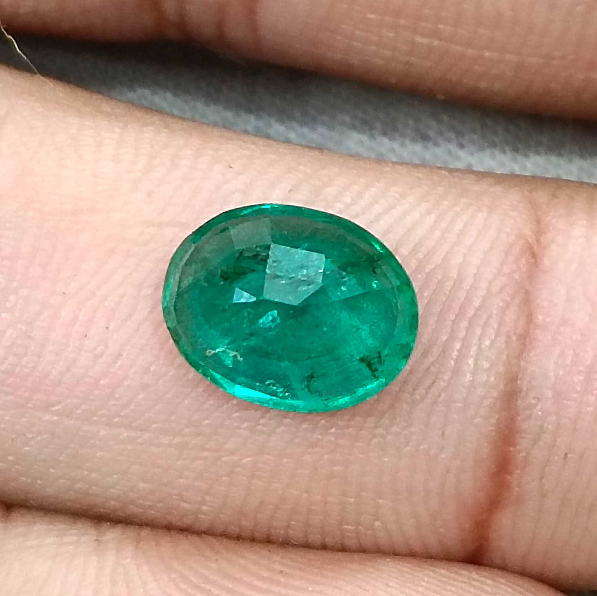 2.67ct GSI certified vivid deep green oval cut Zambian emerald stone 