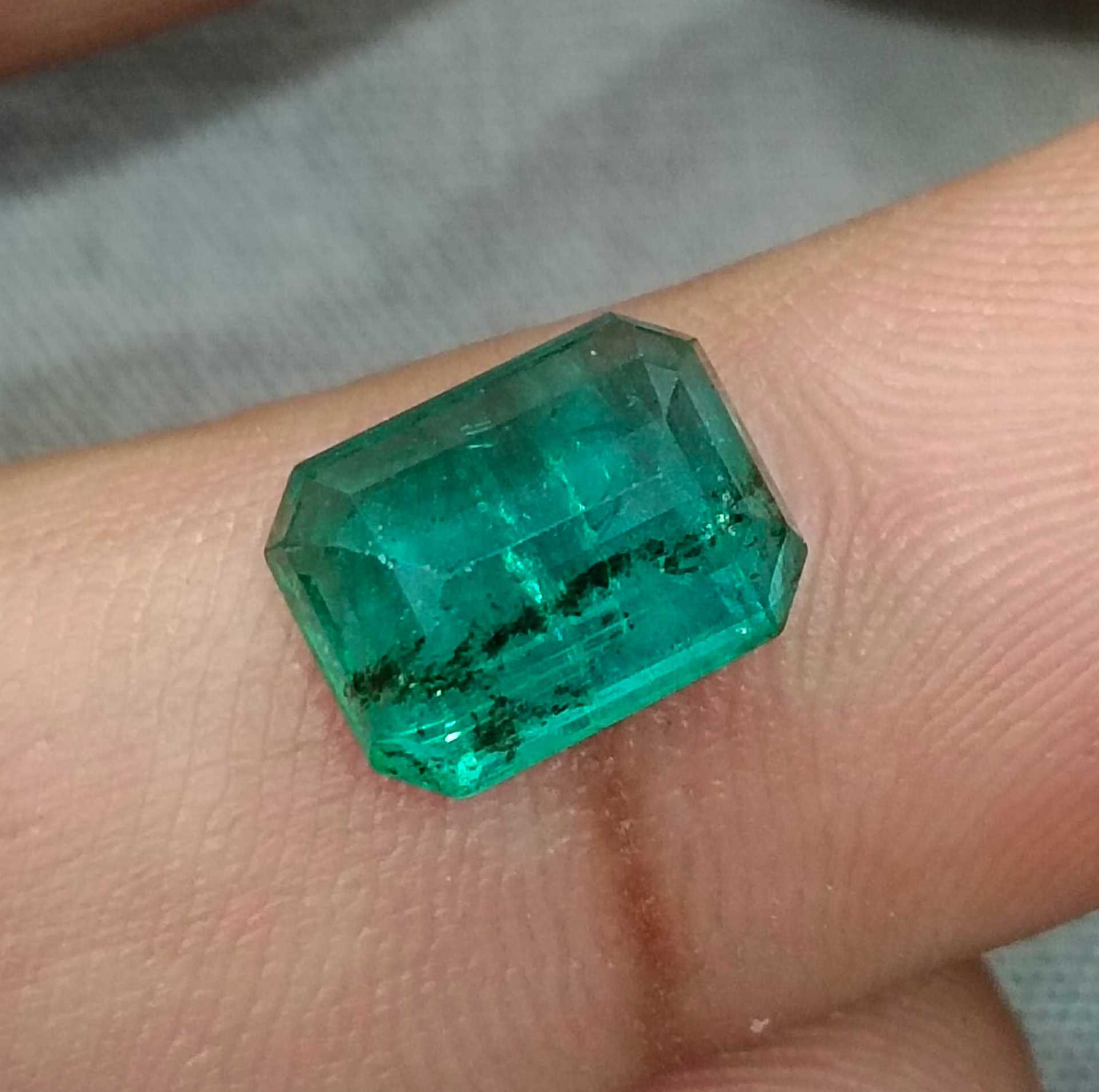 3.52ct GSI certified bright metal green octagon cut Zambian emerald stone