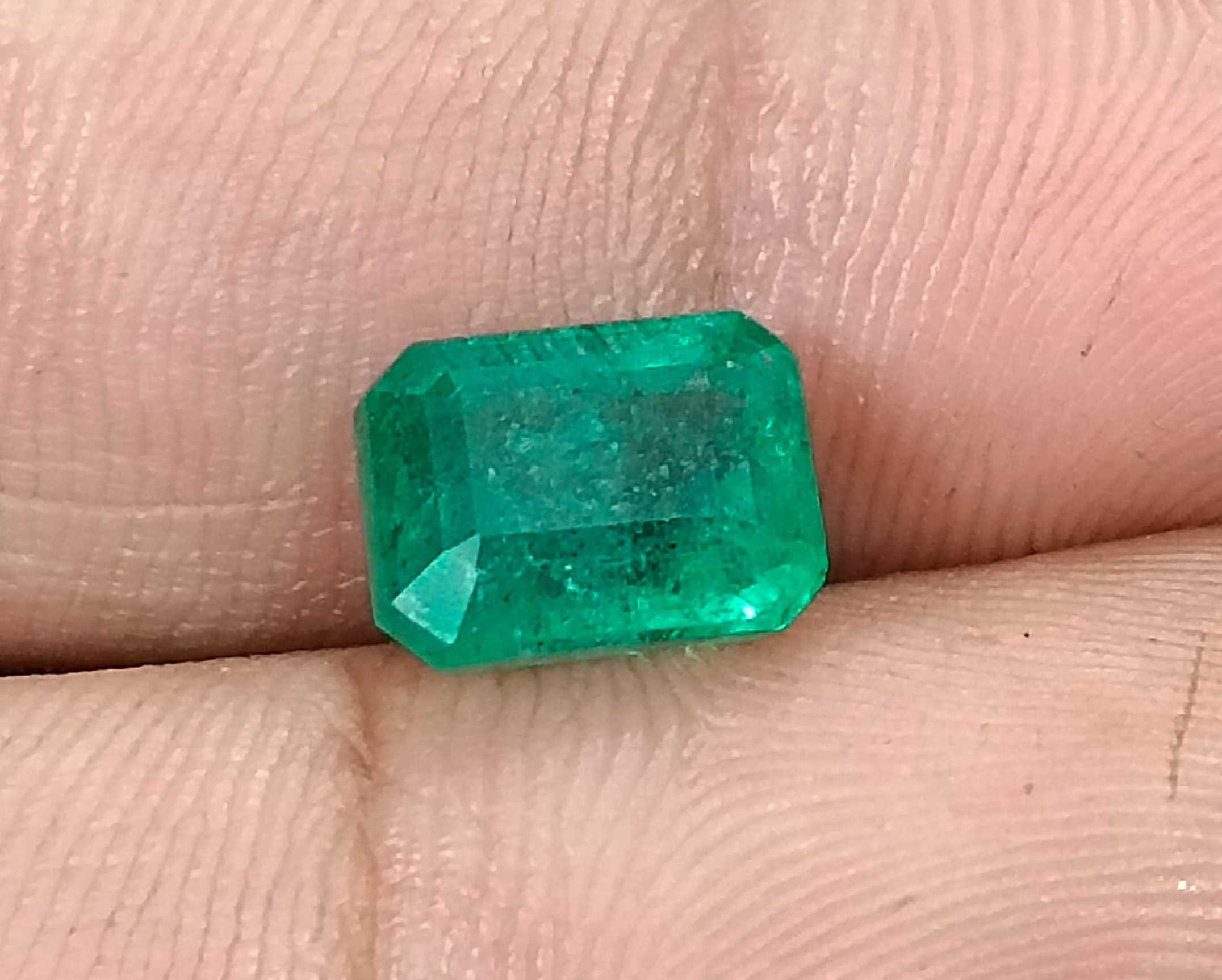 3.05ct GSI certified medium deep green Zambian emerald octagon cut gemstone 
