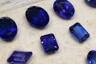 Tanzanite gemstone 